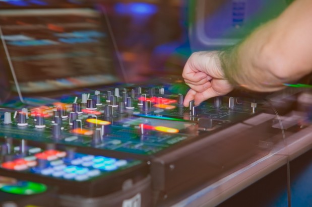 sad444 / Shutterstock.com