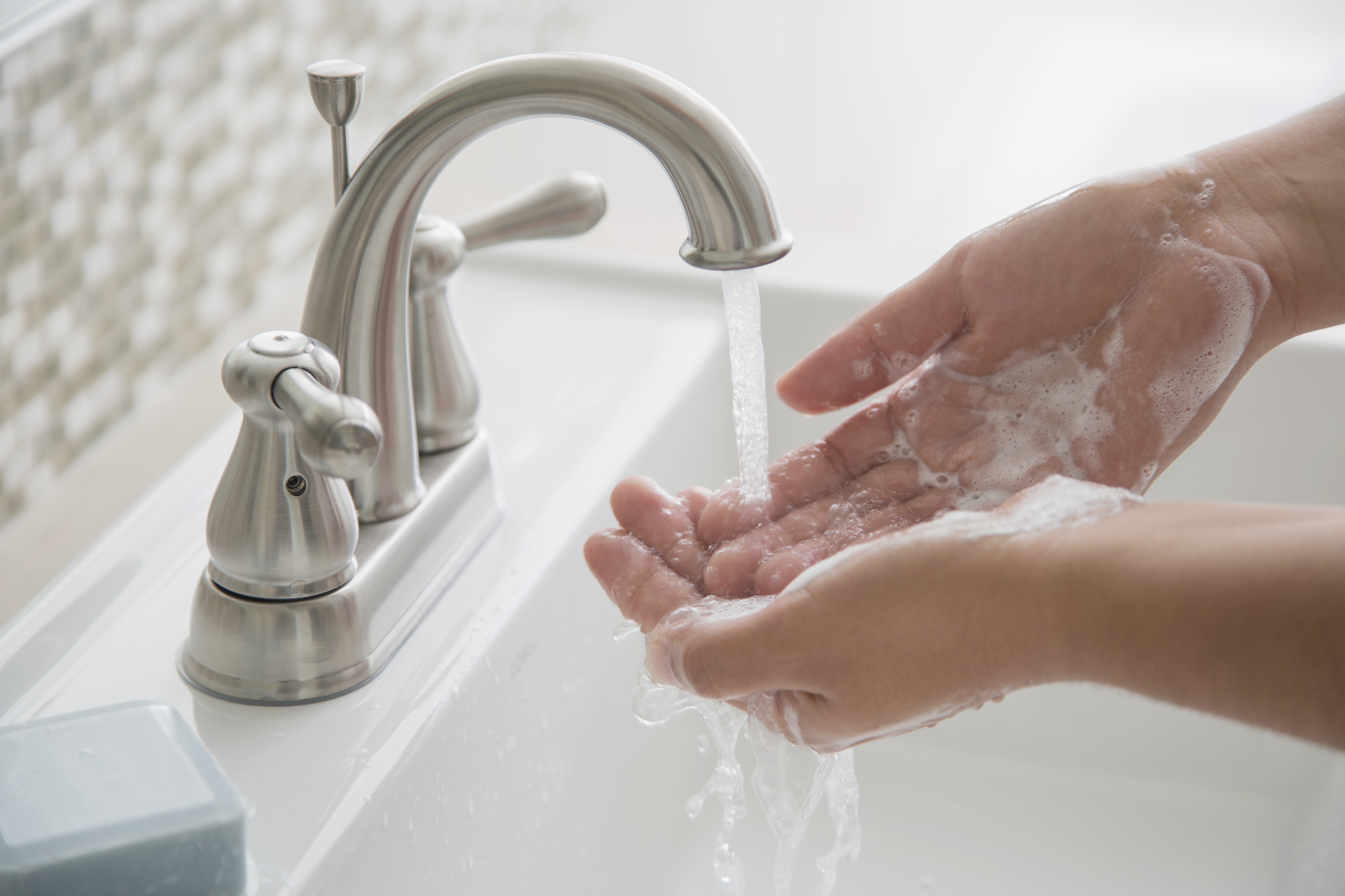 Мыло легче воды. Мытье рук. Моем руки. Вода и мыло. Мыть руки.