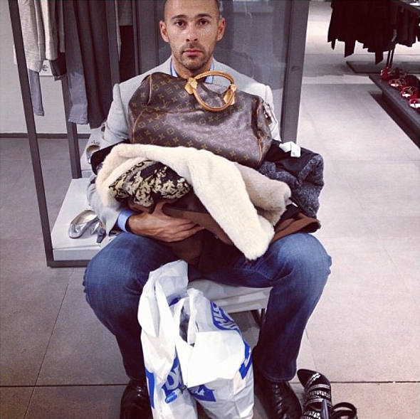 28fc06ed-8f1d-40b2-9995-50acd536feed_Men-Shopping-9