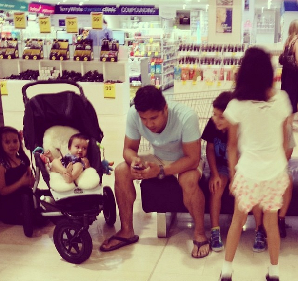 52b0ab63-bb82-4cab-923c-d71a70488e2a_Men-Shopping-1