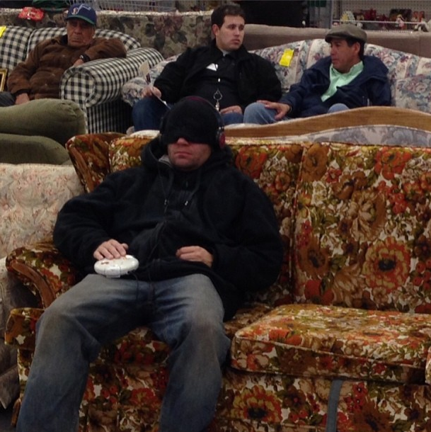 ecaeae78-8b47-439a-9453-11c729e6066e_Men-Shopping-6