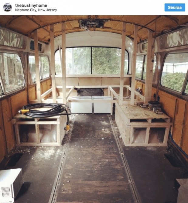 Instagram/ thebustinyhome