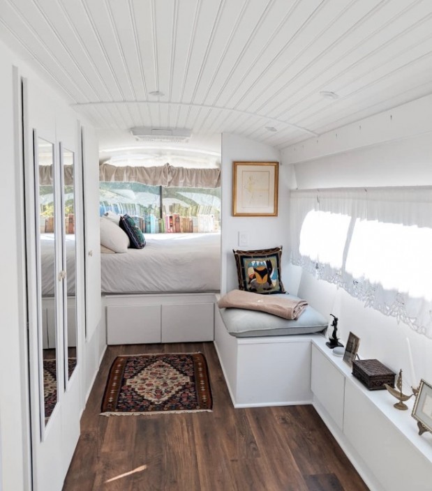 Instagram/ thebustinyhome