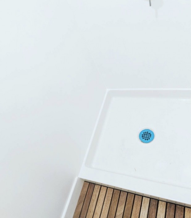 Instagram/ thebustinyhome