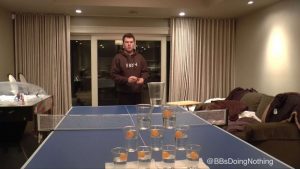 Nyt on tarkkoja pingispallojen heittoja – Tätä on treenattu!